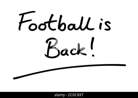 Fußball ist zurück! Handgeschrieben auf weißem Hintergrund. Stockfoto