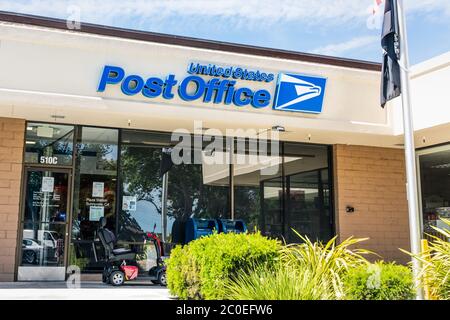 10. Juni 2020 Sunnyvale / CA / USA - Standort des US Post Office (USPS); das USPS ist eine unabhängige Agentur der Exekutive der US fe Stockfoto