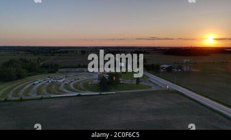 12. Juni 2020, London, Ontario, Kanada. Mustang Drive-in Aerial, der Drive-in öffnet sich nach dem Schließen durch Coronavirus. Luke Durda/Alamy Stockfoto