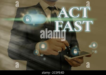 Textschild mit der Aufschrift „Act Fast“. Business-Foto-Text mit der Fähigkeit, eine schnelle und dringende Antwort zu liefern Stockfoto