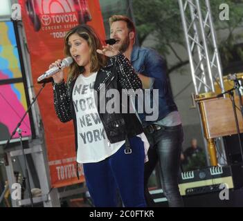 Manhattan, Vereinigte Staaten Von Amerika. Dezember 2008. NEW YORK, NY - SEPTEMBER 30: Charles Kelley, Hilary Scott und Dave Haywood spielen auf NBC's "Today" bei der NBC's TODAY Show am 30. September 2014 in New York, New York Lady A ist eine amerikanische Country-Musik-Gruppe, die 2006 in Nashville, Tennessee gegründet wurde. Die Gruppe besteht aus Hillary Scott, Charles Kelley und Dave Haywood Menschen: Hillary Scott, Charles Kelley, Dave Haywood Kredit: Storms Media Group/Alamy Live News Stockfoto