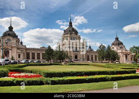 Die berühmte Szechenyi (Szechenyi) Thermische Bäder, Spa und Swimming Pool Inin Városliget (Hauptstadt Park von Budapest) Ungarn Stockfoto