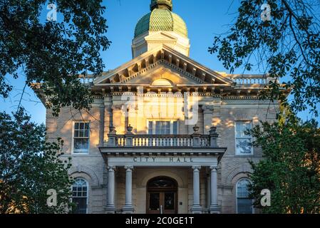 Athens-Clarke County City Hall Gebäude in Athen, Georgia bei Sonnenuntergang. (USA) Stockfoto