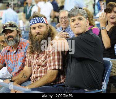 FLUSHING NY- SEPTEMBER 04: Willie Robertson, Sean hannity, Tag elf der US Open 2014 im USTA Billie Jean King National Tennis Center am 4. September 2014 im Flushing Viertel des Queens Stadtteils von New York City Menschen: Willie Robertson, Sean hannity Kredit: Storms Media Group/Alamy Live News Stockfoto