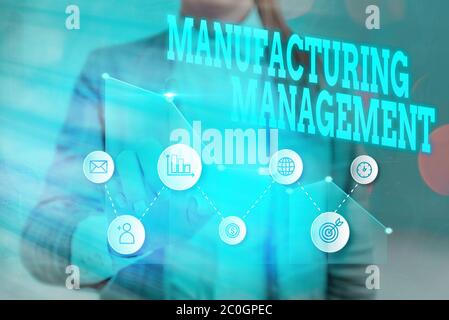 Notiz mit dem Fertigungsmanagement. Geschäftskonzept für Methoden zur Definition der Herstellung von Produkten Stockfoto