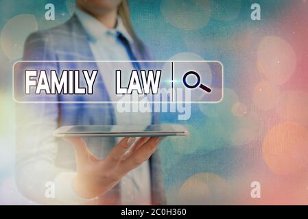Textzeichen mit Familienrecht. Business Foto Text Körper der Rechtspraxis Umgang mit innerhalb Haushalt Angelegenheiten Stockfoto