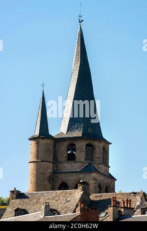 Kirchturm , Saint-come-d'Olt, Dorf markiert eines der schönsten Dörfer Frankreichs auf dem Weg von Chemin de St-Jacques , Aveyron, Frankreich Stockfoto