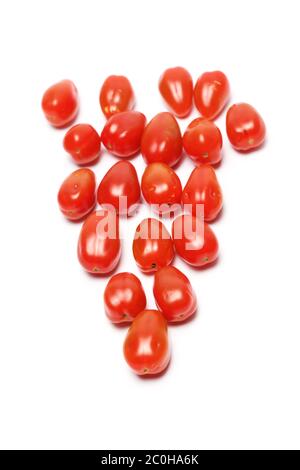 Frische Eiertomaten auf weißem Hintergrund Stockfoto