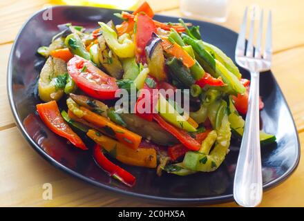 Rühren Sie gebratene verschiedene Gemüse, Thai Stil Essen Stockfoto