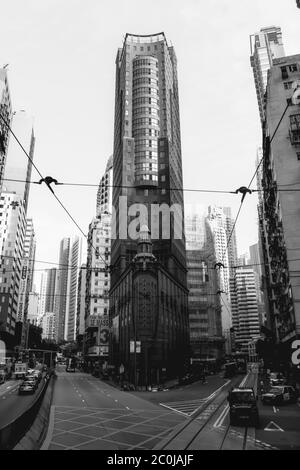 Elegantes hohes Eckbüro in den Straßen von Hong Kong Island Stockfoto
