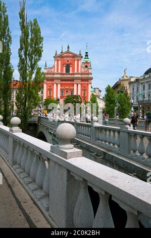 Dreifachbrücke (Tromostovje) und Franziskanerkirche in Ljubljana, Slowenien Stockfoto