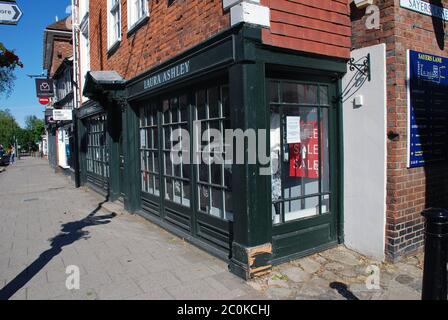 Die geschlossene Niederlassung der Textilkette Laura Ashley in Tenterden in Kent, England, am 31. Mai 2020. Stockfoto