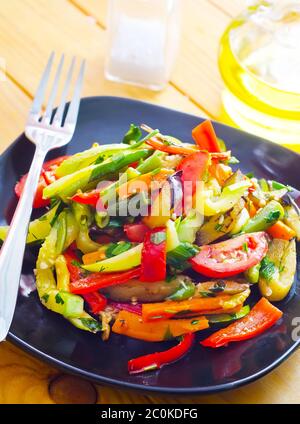 Rühren Sie gebratene verschiedene Gemüse, Thai Stil Essen Stockfoto