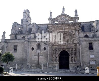 IGLESIA MAYOR PRIORAL - PUERTA DEL SOL - SIGLO XVII - FACHADA RETABLO BARROCA CON ELEMENTOS PLATERESCOS. AUTOR: MARTIN CALAFATE ANTON. ORT: IGLESIA BÜRGERMEISTER PRIORAL. PUERTO DE SANTA MARIA. Cadiz. SPANIEN. Stockfoto