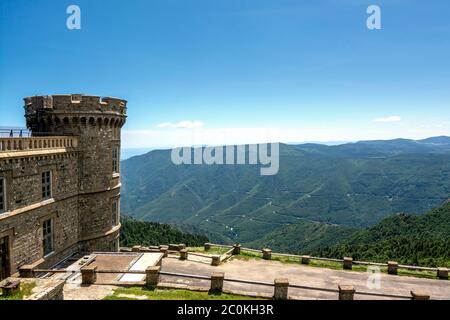 Mont Aigoual Meteorologische Sternwarte. Cevennes Gardoises. UNESCO-Weltkulturerbe. Nationalpark Cevennes. Gard Okzitanien. Frankreich Stockfoto