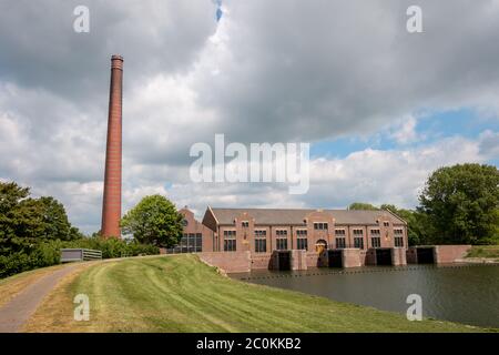 Lemmer, Provinz Friesland Niederlande 05-20-2020, Bild des Pumpwerks Wouda am IJsselmeer, dem größten Dampfpumpwerk Stockfoto