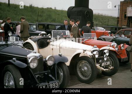 Cabrio-Sportwagen bei der Coventry Rallye 1958 Stockfoto