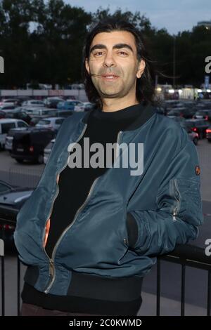 Hamburg, Deutschland. Juni 2020. Drive-in Kino in Hamburg zeigt Soul Kitchen am 10. Juni 2020 mit Fatih Akin auf dem Heiigengeistfeld.Quelle: dpa/Alamy Live News Stockfoto