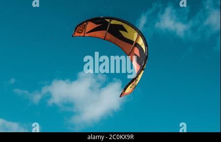 Kite up in the Air, bereit für Action Stockfoto