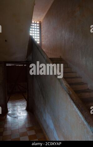 Treppe bei S21 Tuol Sleng in Phnom Penh Stockfoto