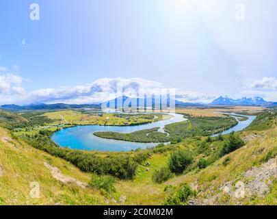 Panoramablick auf den Serrano-Fluss (Río Serrano) vom Mirador Rio Serrano im Nationalpark Torres del Paine, Patagonien, Südchile Stockfoto