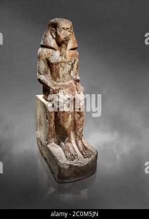 Alte ägyptische Statue von Wahka Sohn von Neferhoptep, Reich der Mitte, 13. Dynastie, (1760 v. Chr.), QAW el-Kebir, Grab 7. Ägyptisches Museum, Turin. Graue Rückseite Stockfoto