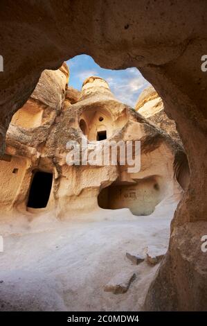 Die Fee Schornstein Felsen frühchristlichen Kirche von Pasabag Tal, Mönchstal, in der Nähe von Goreme, Kappadokien, Nevsehir, Türkei Stockfoto