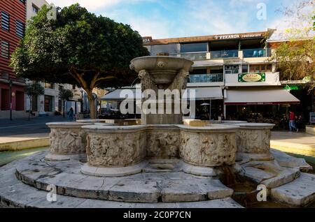 Heraklion, Kreta / Griechenland. Morosini-Brunnen (der sogenannte Löwenbrunnen) am Kallergen-Platz in der Stadt Heraklion. Venezianischer Brunnen Stockfoto