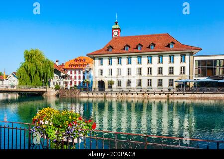 Schönheit Häuser in der Nähe der Aare in Thun Altstadt in der Schweiz Stockfoto