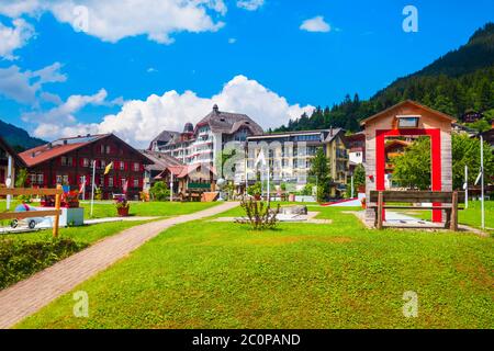 Traditionelle Häuser in Wengen Dorf in Interlaken im Kanton Bern in der Schweiz Stockfoto