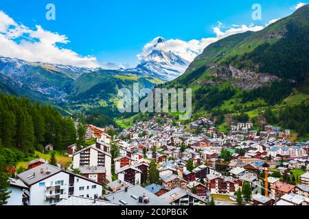 Stadt Zermatt und das Matterhorn Antenne Panoramablick in dem Kanton Wallis in der Schweiz Stockfoto