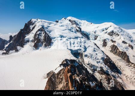 Mont Blanc oder Monte Bianco Bedeutung Weißen Berg ist der höchste Berg in den Alpen und in Europa, zwischen Frankreich und Italien Stockfoto