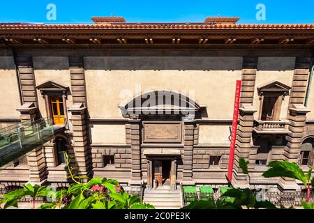 Palais de Rumine Palace Museum ist ein Gebäude aus dem 19. Jahrhundert im Florentiner Stil der Renaissance in Lausanne, Schweiz Stockfoto