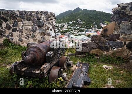 Blick von Fort Louis mit Blick auf Marigot Bay und die Stadt Von Marigot auf St. Martin in der Karibik Stockfoto