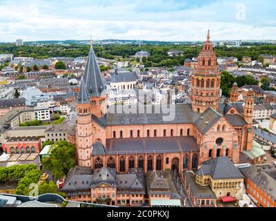 Mainzer Dom Antenne Panoramablick, auf dem Marktplatz der Stadt Mainz in Deutschland Stockfoto