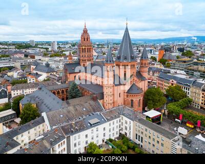 Mainzer Dom Antenne Panoramablick, auf dem Marktplatz der Stadt Mainz in Deutschland Stockfoto