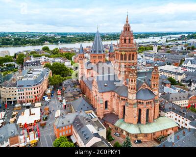 Mainzer Dom Antenne Panoramablick, auf dem Marktplatz der Stadt Mainz in Deutschland Stockfoto