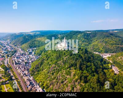 Der marksburg Antenne Panoramablick. Der marksburg ist eine Burg oberhalb der Stadt Braubach in Rheinland-Pfalz, Deutschland Stockfoto