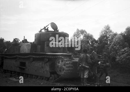 Rote Armee – Ostfront - Mittlerer Panzer T-28 - Roter Panzer T-28 Stockfoto