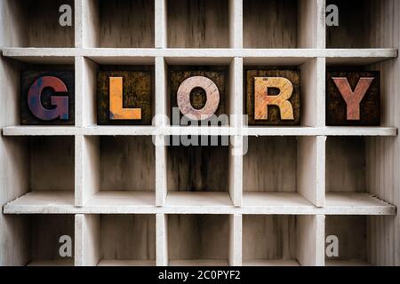 Glory Konzept Holzbrieftpresse Typ in Draw Stockfoto