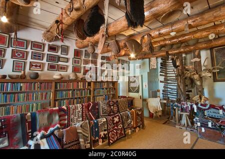 Teppich Zimmer in Hubbell Trading Post National Historic Site, Navajo Indianerreservat, Ganado, Arizona, USA Stockfoto