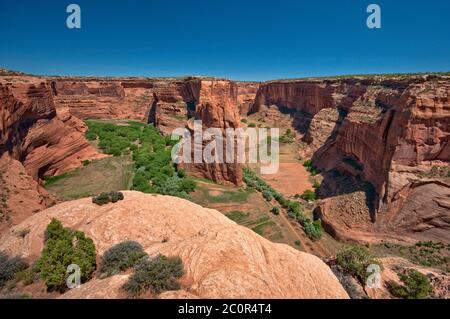 Navajo Festung, Felswand, der den Canyon del Muerto vom Black Rock Canyon am Canyon de Chelly National Monument trennt, Navajo Indianerreservat, Arizona, USA Stockfoto