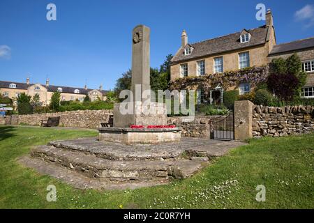 Kriegsdenkmal auf Dorfgrün, Blockley, Cotswolds, Gloucestershire, England, Vereinigtes Königreich Stockfoto