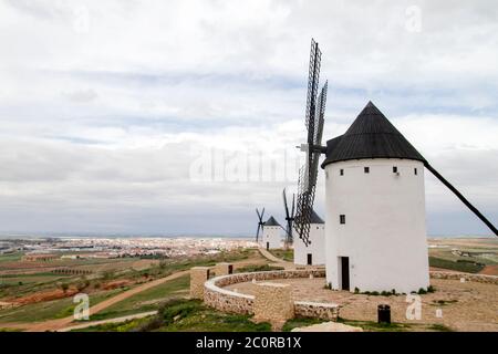 Traditionelle Turmmühlen in Alcazar de San Juan, Ciudad Real, Spanien Stockfoto