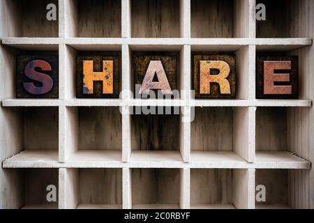 Share Konzept Holzbrieferpresse Typ in Schublade Stockfoto