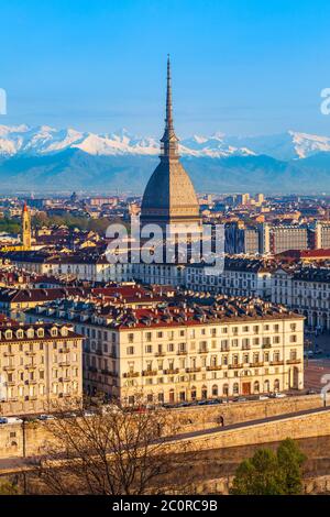 Die Mole Antonelliana Antenne Panoramablick, ein Wahrzeichen Gebäude in Turin Stadt, Region Piemont in Italien Stockfoto