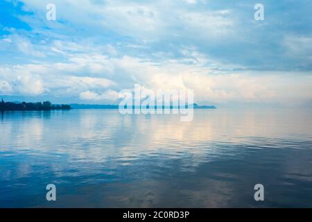 Ufer des Gardasees von Desenzano Stadt in der Provinz Brescia in Lombardei, Italien Stockfoto