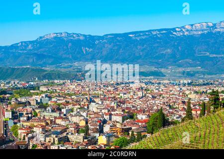 Bozen Antenne Panoramablick. Bozen ist die Hauptstadt der Provinz Südtirol in Norditalien. Stockfoto