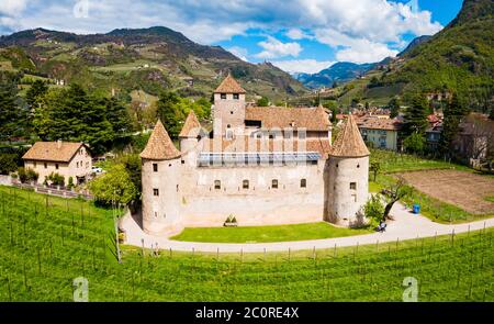 Maretsch Schloss oder Castel Mareccio ist eine mittelalterliche Festung in der Altstadt von Bozen in Südtirol, Norditalien Stockfoto