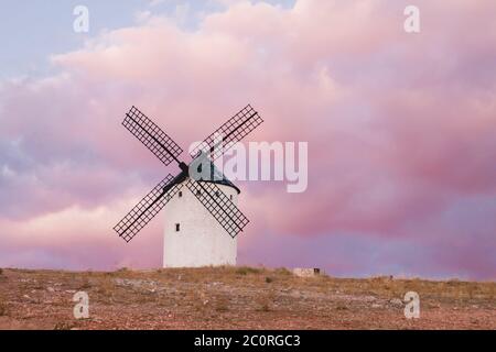 Alte Windmühlen in La Mancha, Spanien Stockfoto